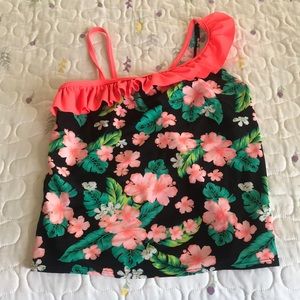 Girl’s bathing suit top